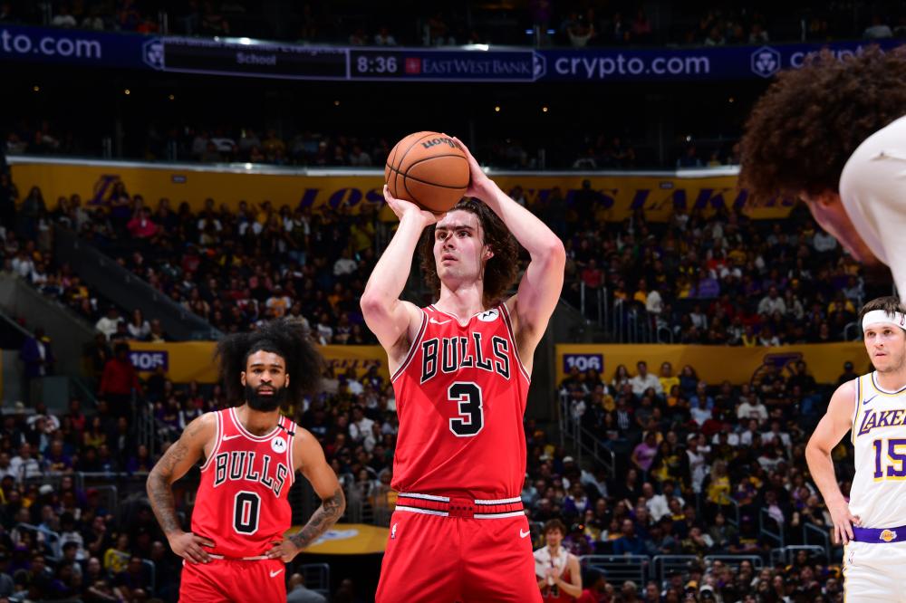 爱德华兹44分创赛季得分新高，单节19分+准绝平拯救球队