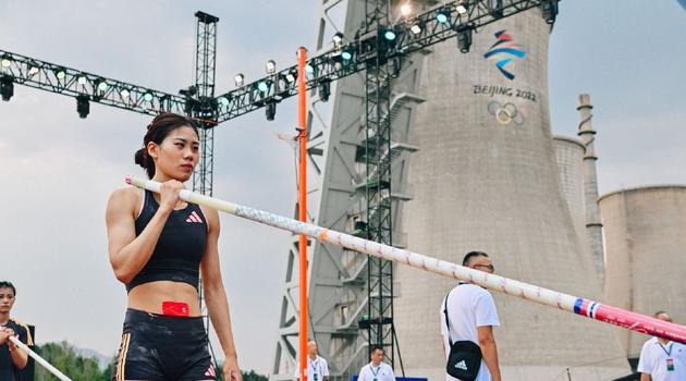 在熊猫杯负伤，记者：蒯纪闻遭遇手掌骨裂